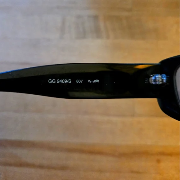 Black Rectangular Sunglasses - Picture 6 of 7